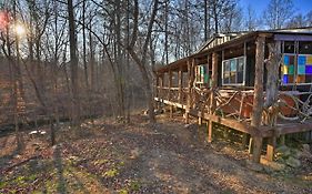 Cozy Summerville Cabin Private Hot Tub, Fire Pit!
